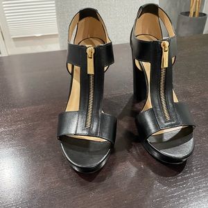 NEW MICHAEL Michael Kors T-strap Berkley Platform Sandal Size 10